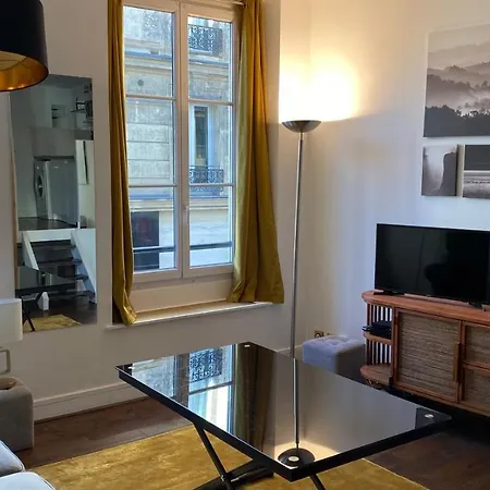 Apartment Marais Joli Deux Pieces *